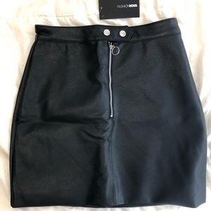 Fashion nova leather skirt